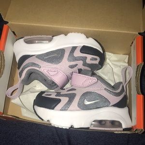 BRAND NEW Nike air max 200